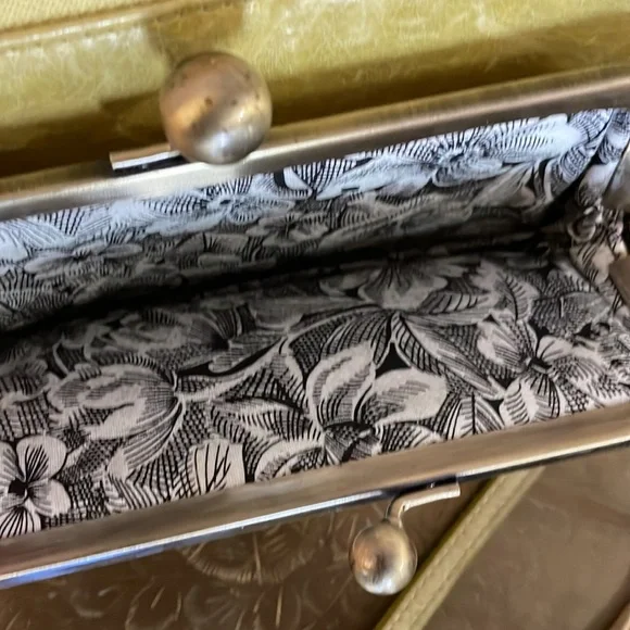 Hobo Wallet Billfold Kiss lock Citron - Picture 7 of 13